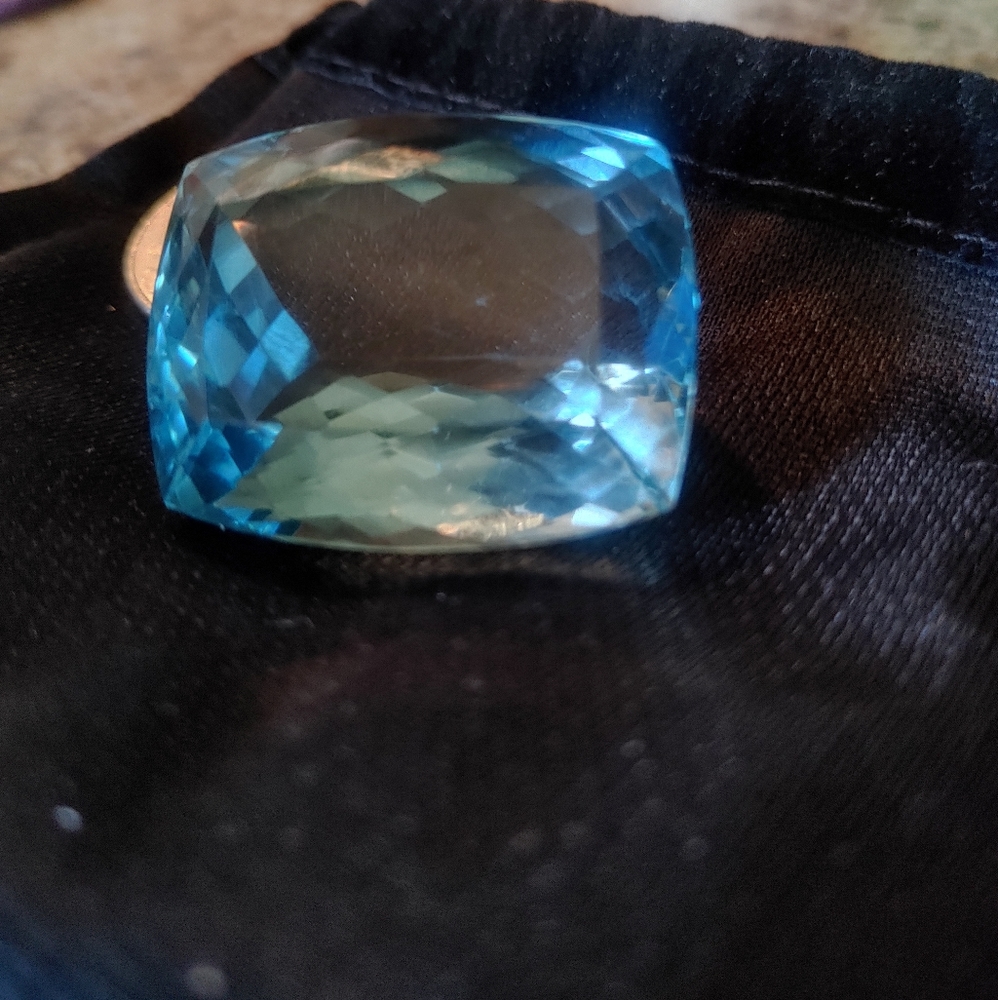 Large tanzanite
